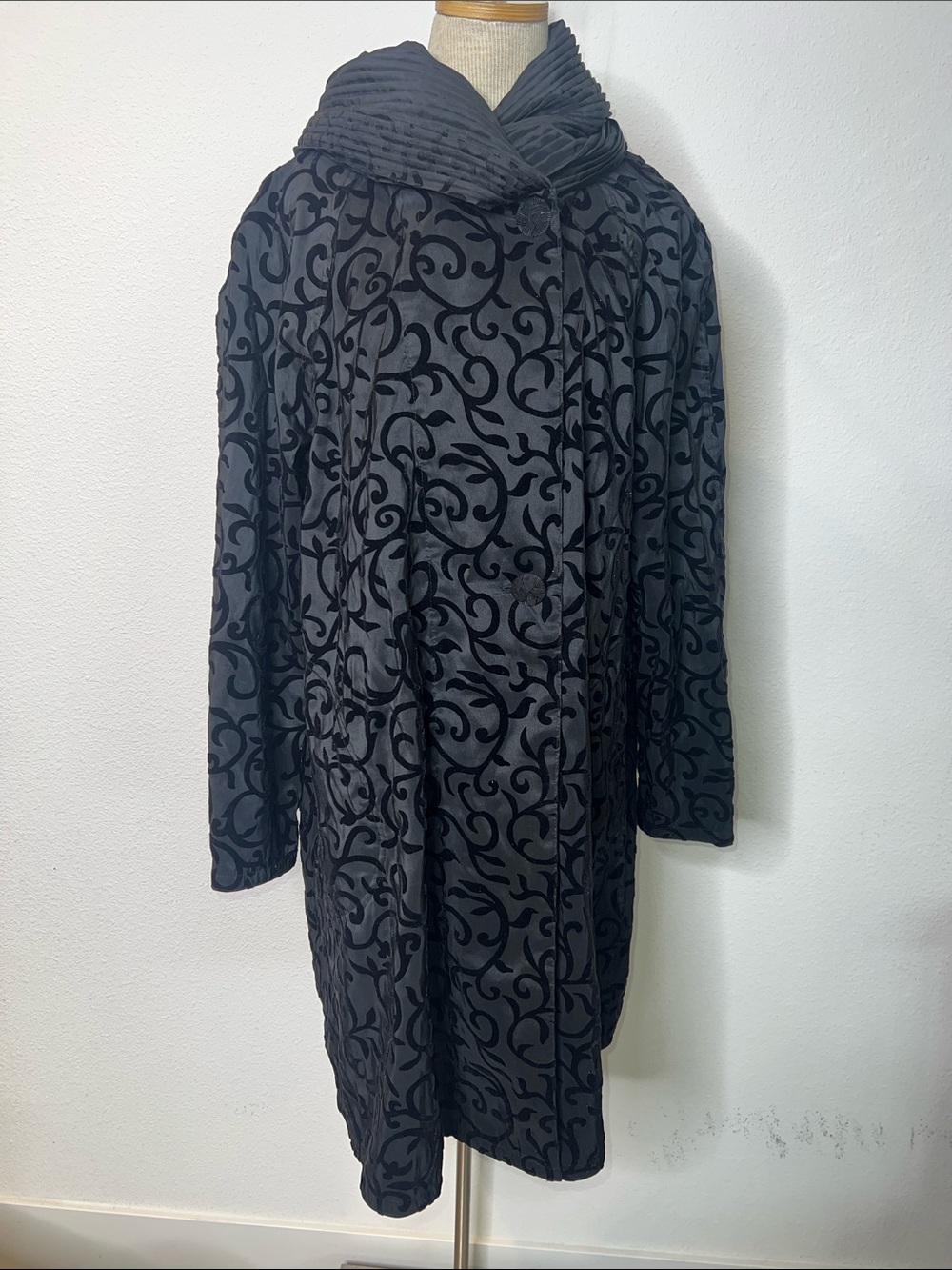 MycraPac Donatella Reversible Velvet Tea Swirl Accordian Hood Parisian Coat
